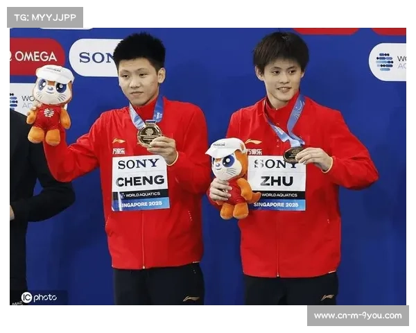 程子龙朱子锋世锦赛男双十米台逆转夺金 末跳以90.72分定胜局